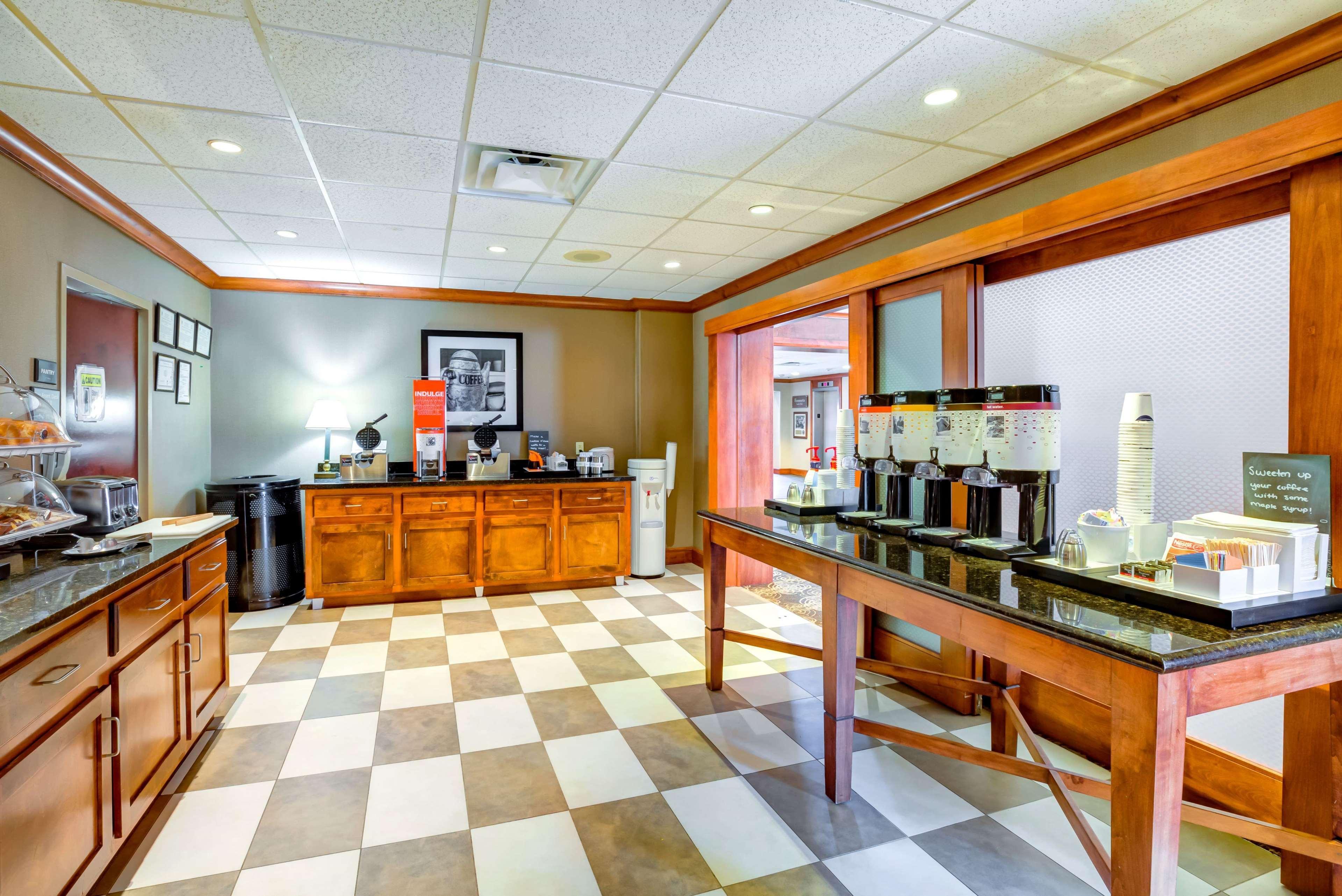 Hampton Inn Boston-Norwood Exterior photo