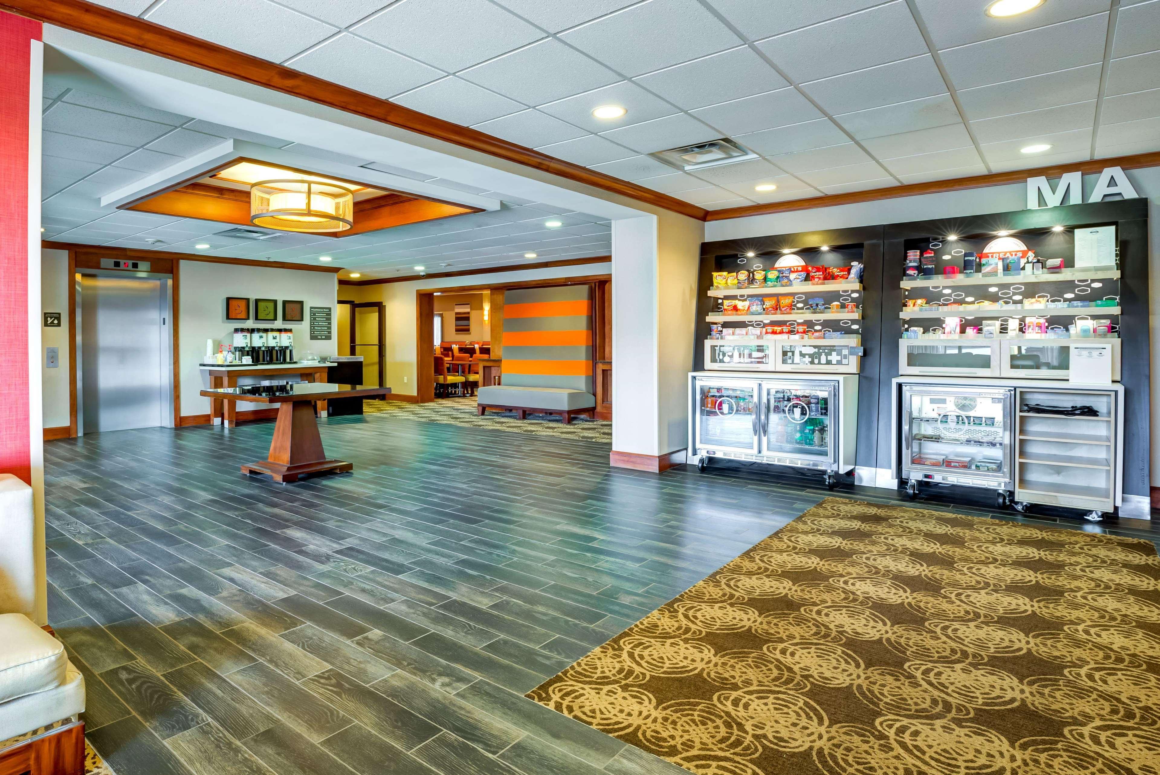 Hampton Inn Boston-Norwood Exterior photo